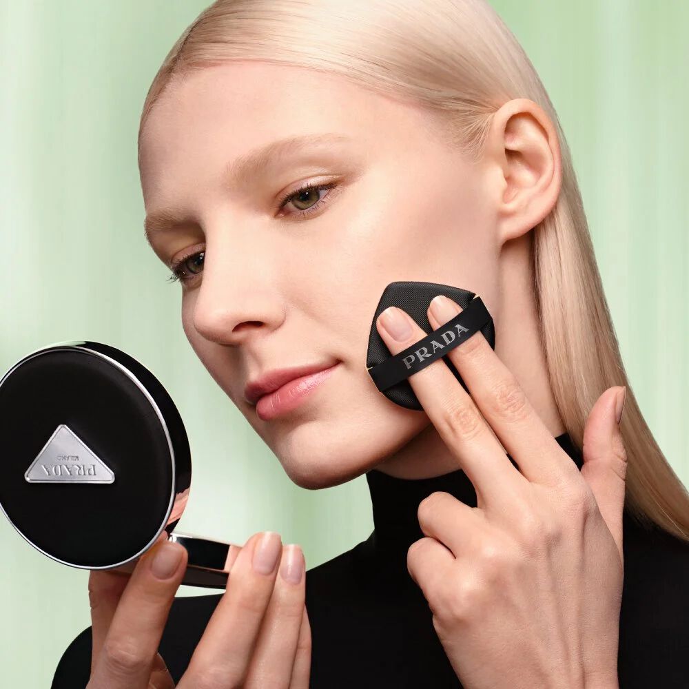 PRADAメッシュクッション・リファインブラーリングエクステンディングプライマー リファイン ブラーリング エクステンディング プライマー｜プラダ