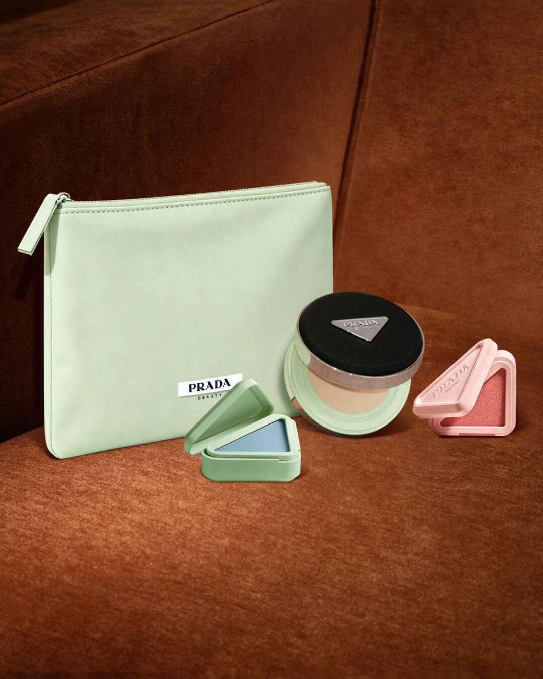 未使用　PRADA プラダビューティー　BOX プラダタッチ　ケース　プラダ 公式》プラダ ビューティ｜PRADA BEAUTY｜化粧品・コスメのオンライン