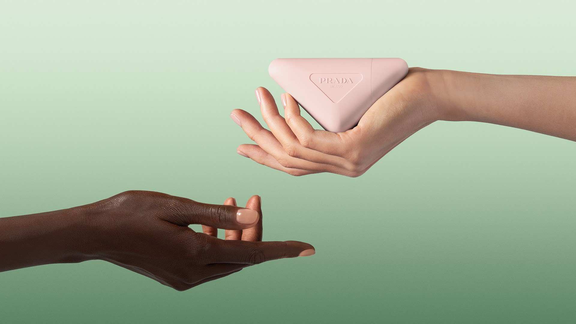 公式》プラダ ビューティ｜PRADA BEAUTY｜化粧品・コスメのオンライン